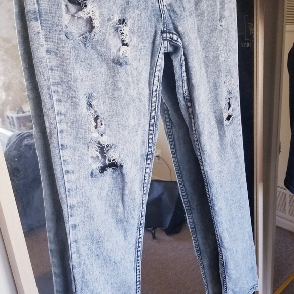 Ripped jeans - Picture 3 of 3